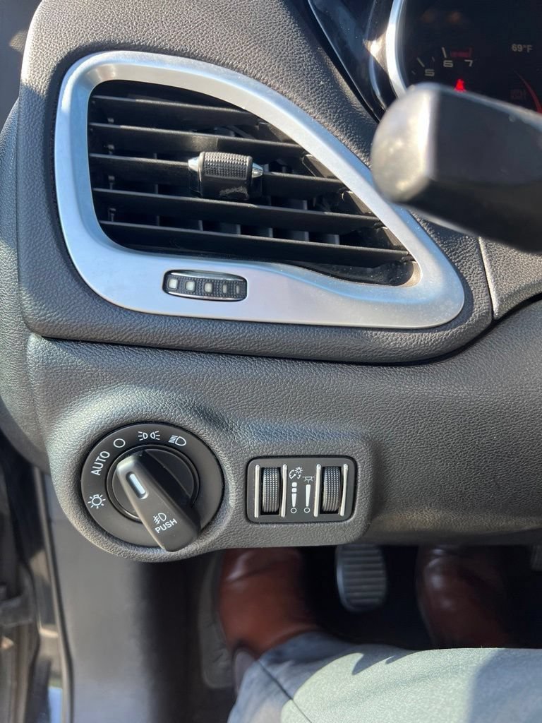 Used 2013 Dodge Dart Limited w/ Premium Group FWD image 11
