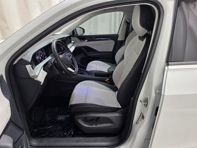 Certified 2025 Volkswagen Tiguan SE image 13