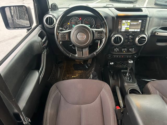 Used 2014 Jeep Wrangler Unlimited Sahara w/ Dual Top Group AWD/4WD image 27