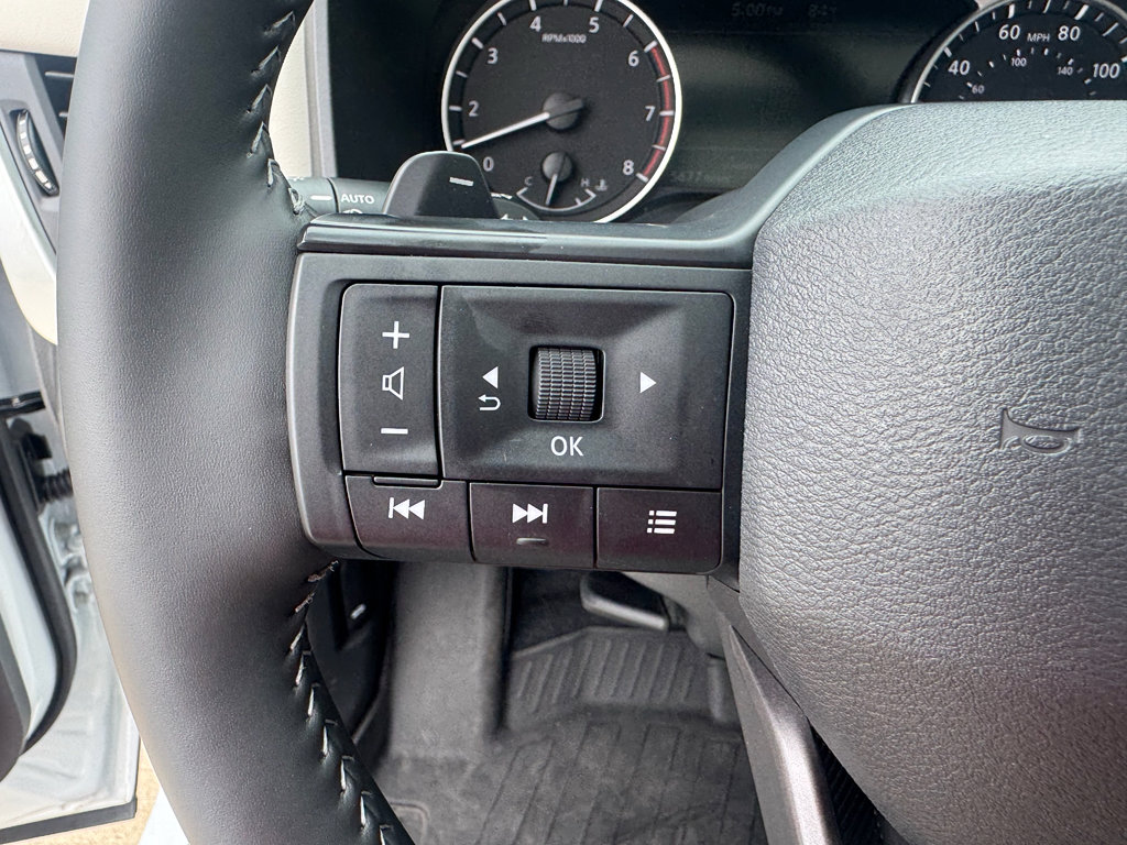 Used 2025 Nissan Rogue SV w/ SV Premium Package FWD image 13