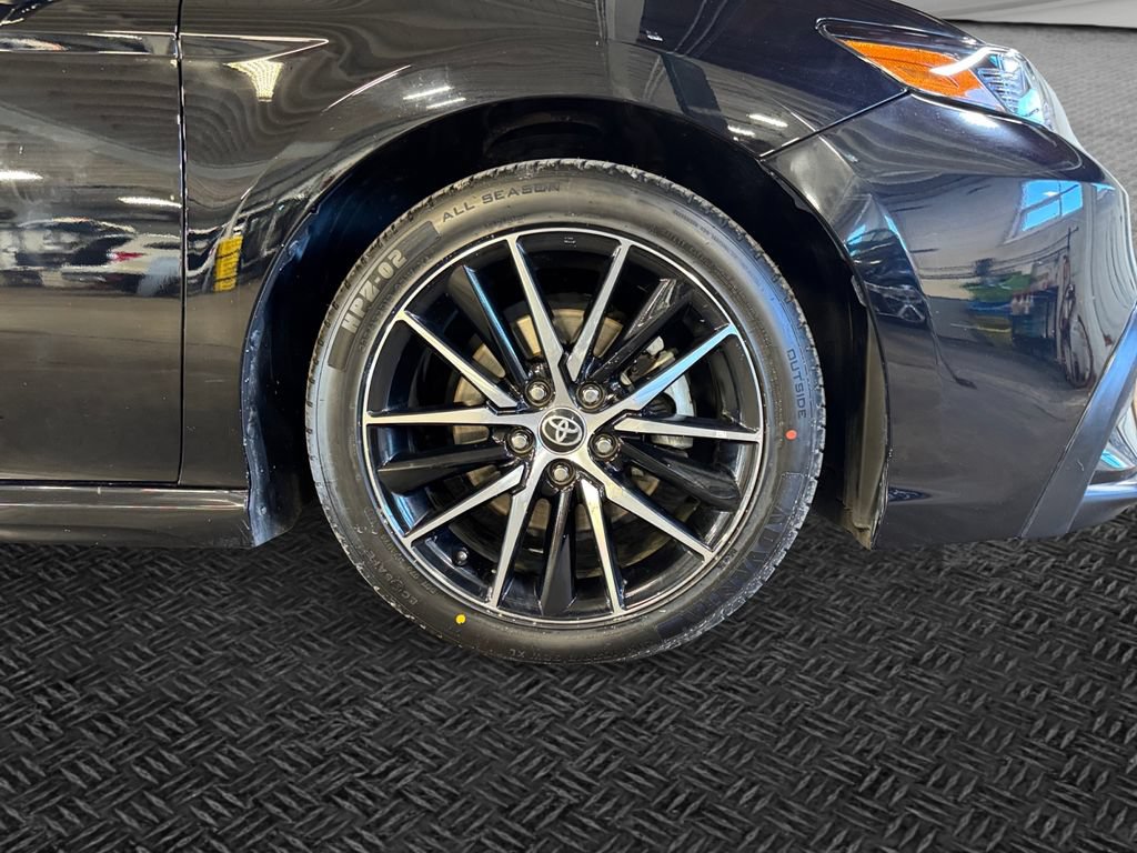 Used 2022 Toyota Camry SE w/ Cold Weather Package FWD image 11