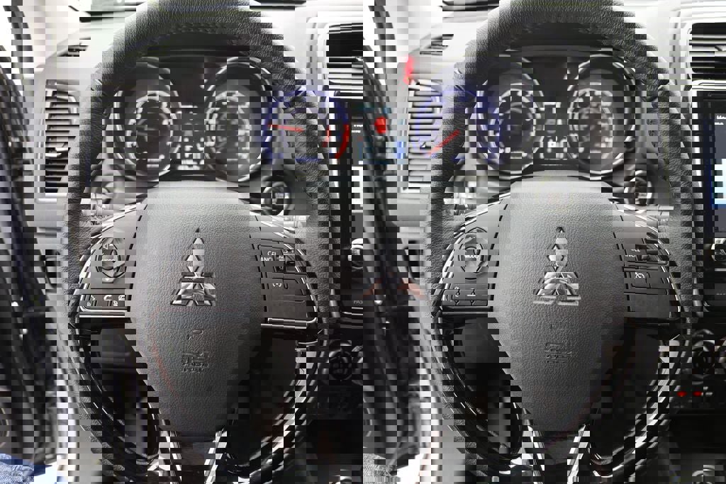 Used 2025 Mitsubishi Outlander Sport AWD image 17