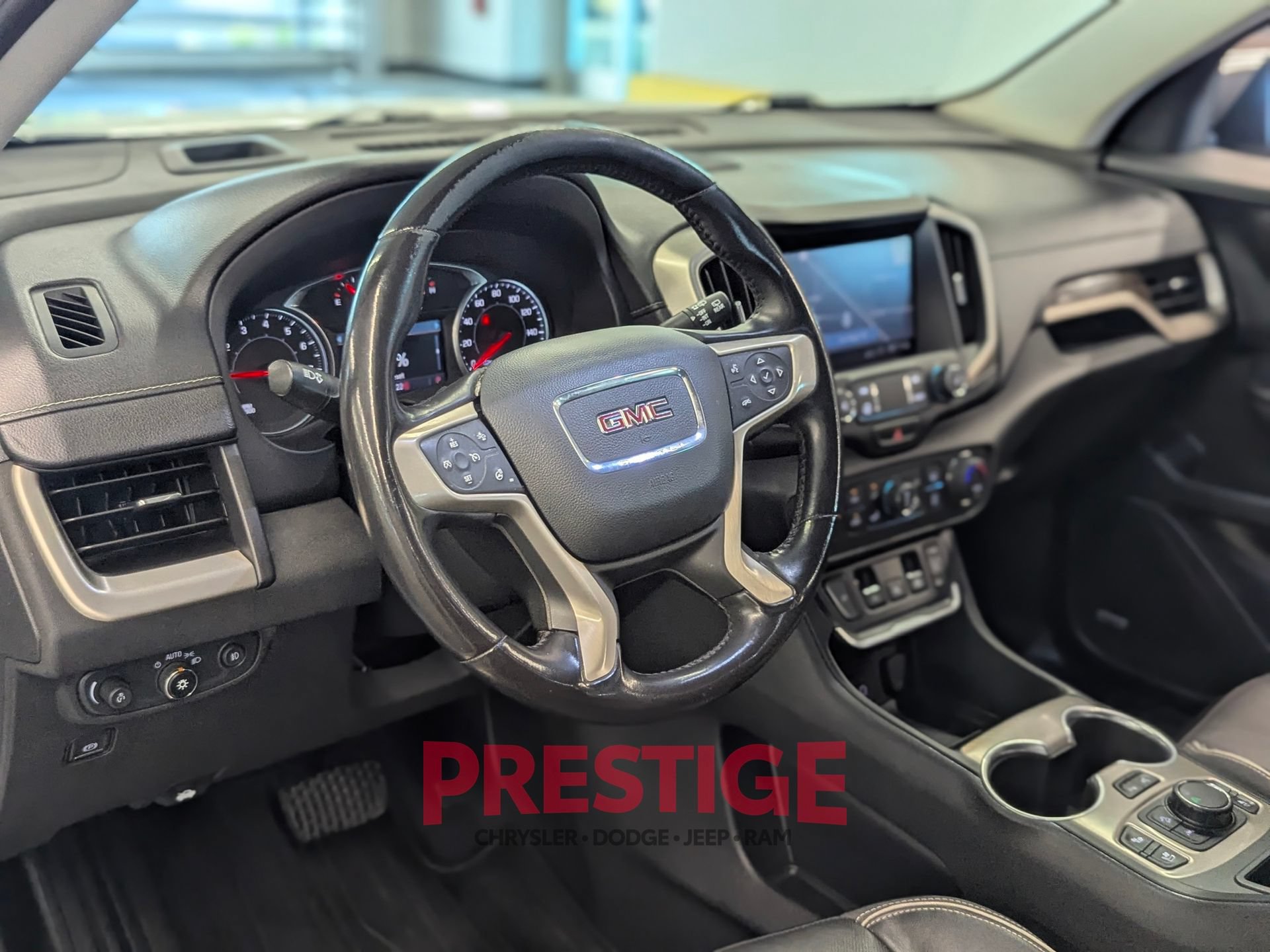 Used 2020 GMC Terrain Denali w/ Denali Premium Package FWD image 15