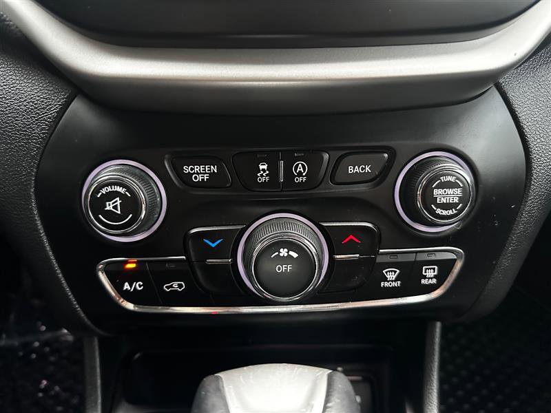Used 2016 Jeep Cherokee Trailhawk AWD/4WD image 27
