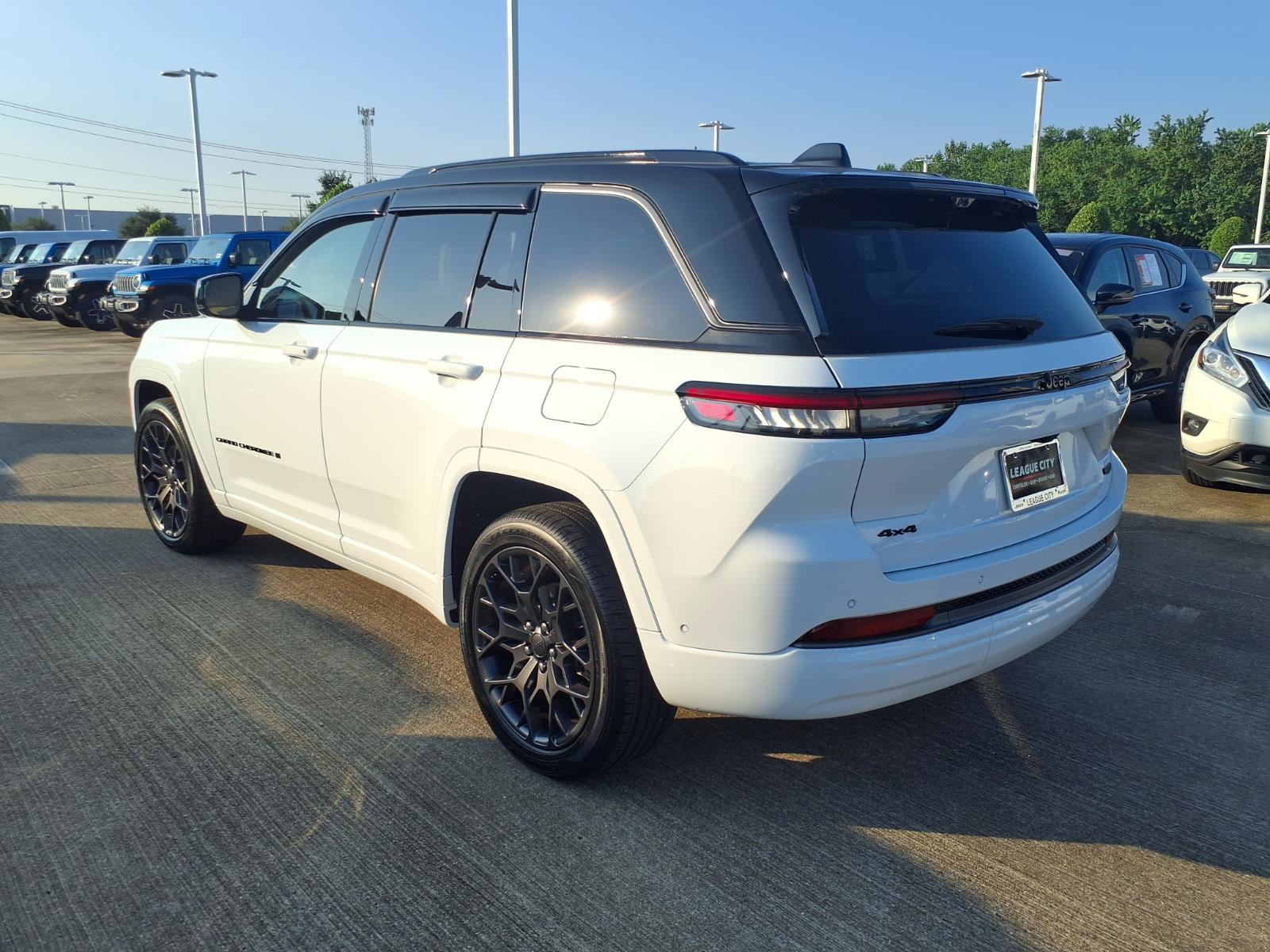 Used 2026 Jeep Grand Cherokee Summit w/ Obsidian Package AWD/4WD image 4