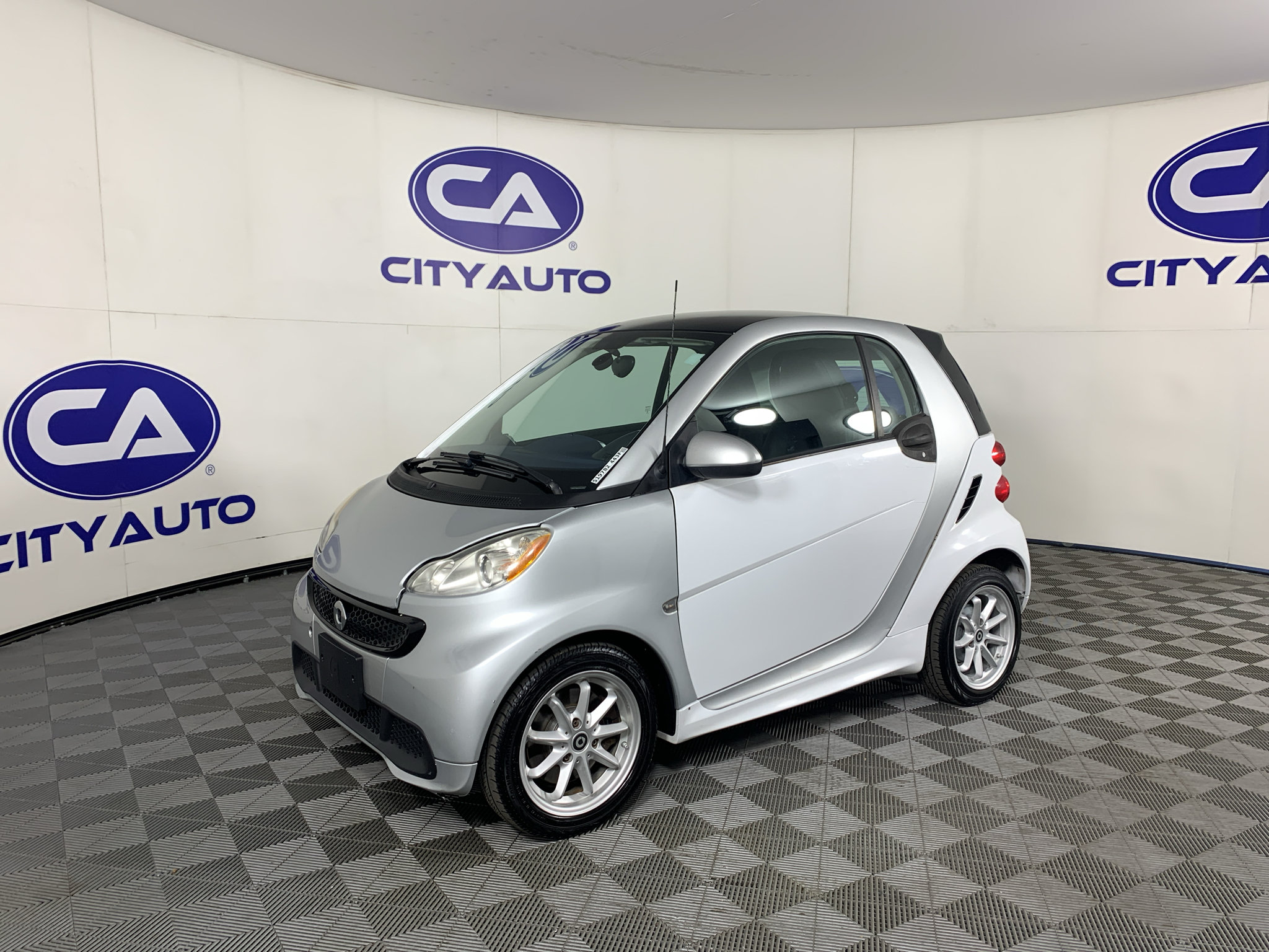Used 2015 smart fortwo pure RWD image 7