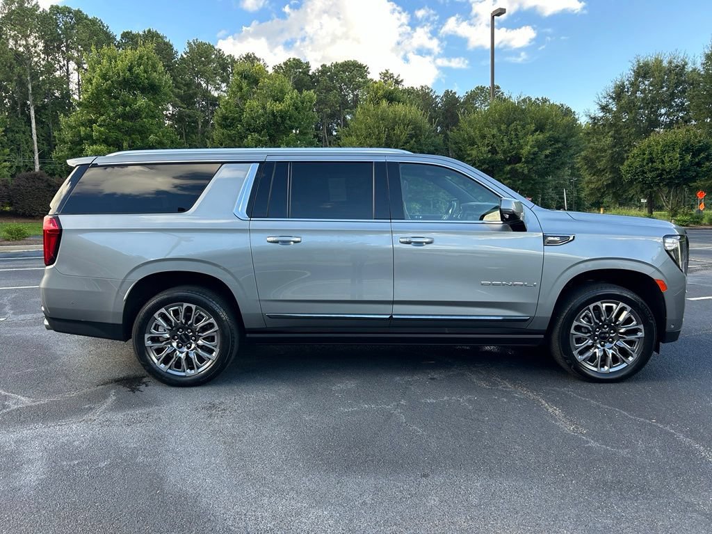 Used 2023 GMC Yukon XL Denali Ultimate AWD/4WD image 27