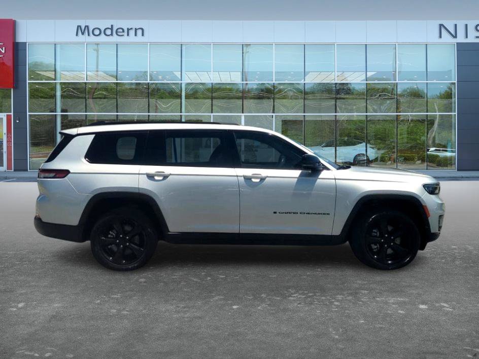 Used 2023 Jeep Grand Cherokee L Altitude AWD/4WD image 6