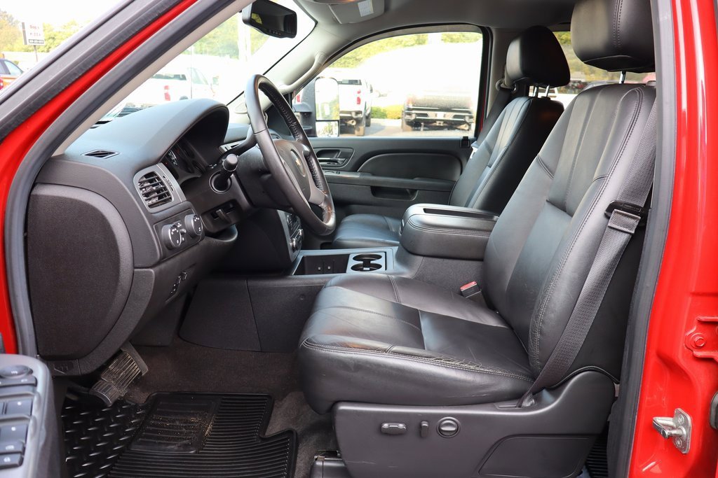 Used 2014 Chevrolet Silverado 2500 LTZ w/ LTZ Plus Package image 3