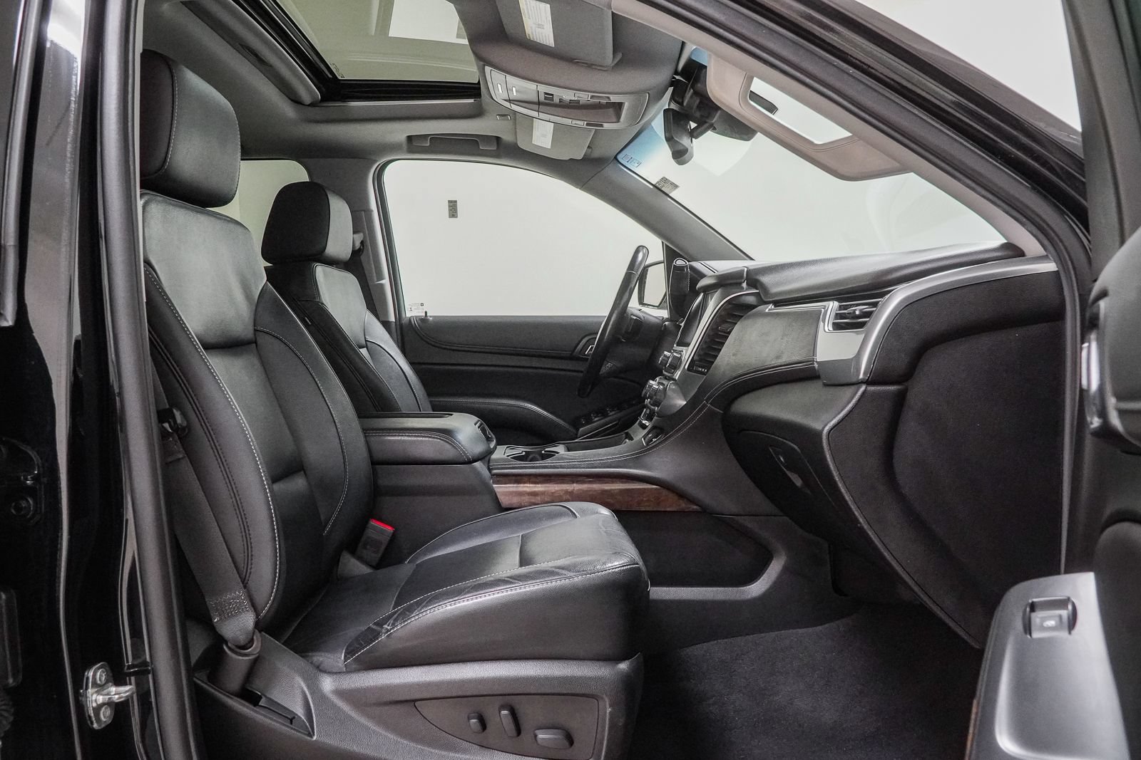 Used 2019 Chevrolet Tahoe LT w/ Luxury Package AWD/4WD image 37