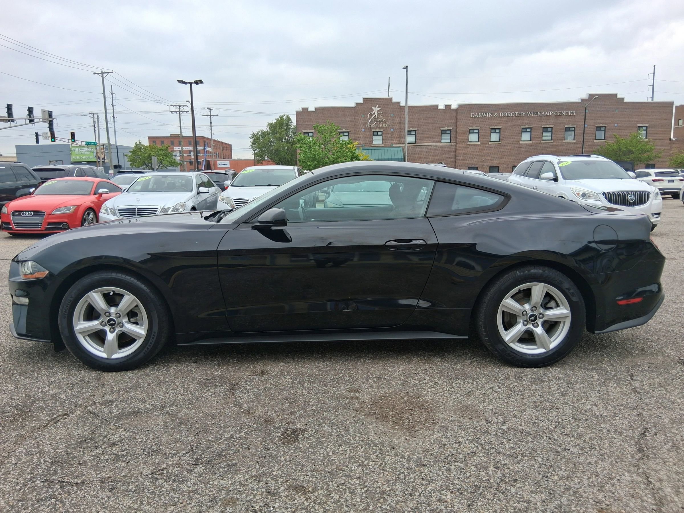 Used 2018 Ford Mustang Coupe RWD image 7