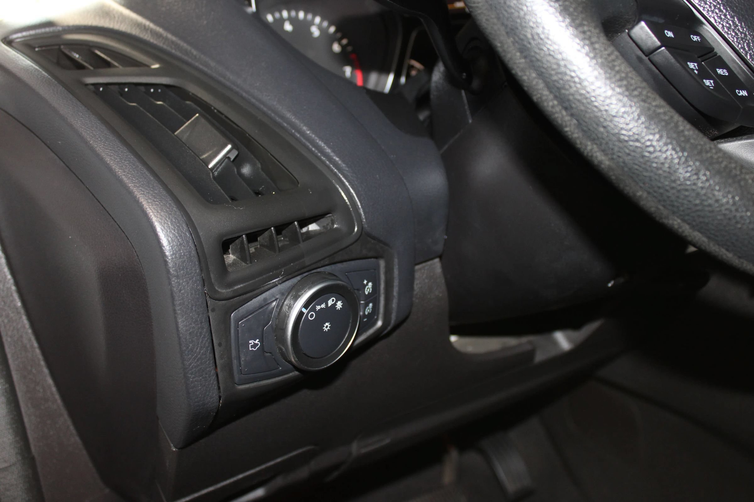 Used 2018 Ford Focus SE FWD image 21
