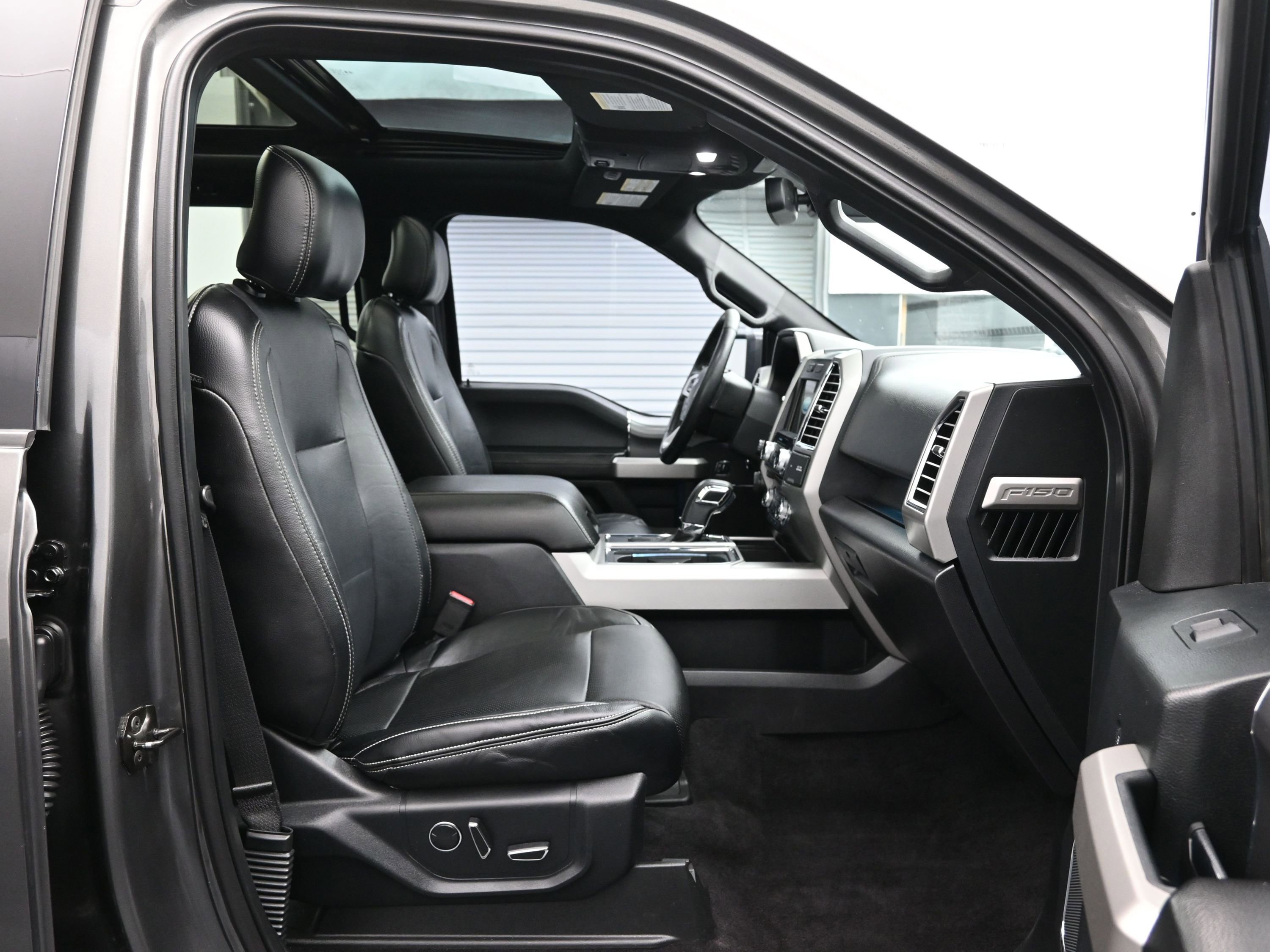 Used 2016 Ford F150 Lariat w/ Equipment Group 502A Luxury image 15