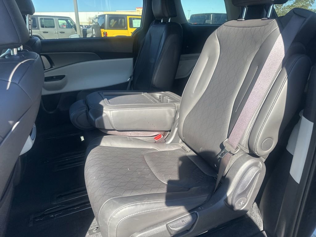 Used 2024 Kia Carnival LX image 15