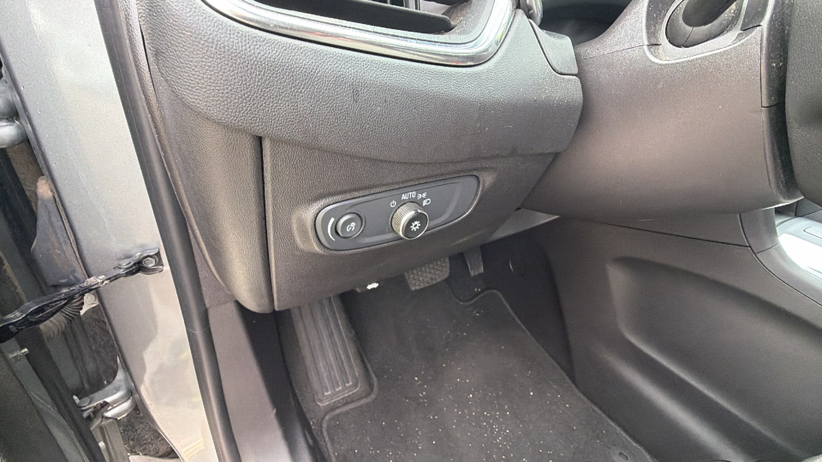 Used 2024 Chevrolet Equinox LT FWD image 25