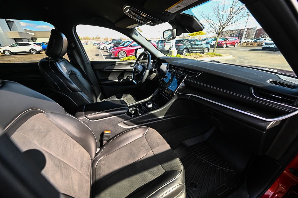 Used 2023 Jeep Grand Cherokee L Laredo image 26