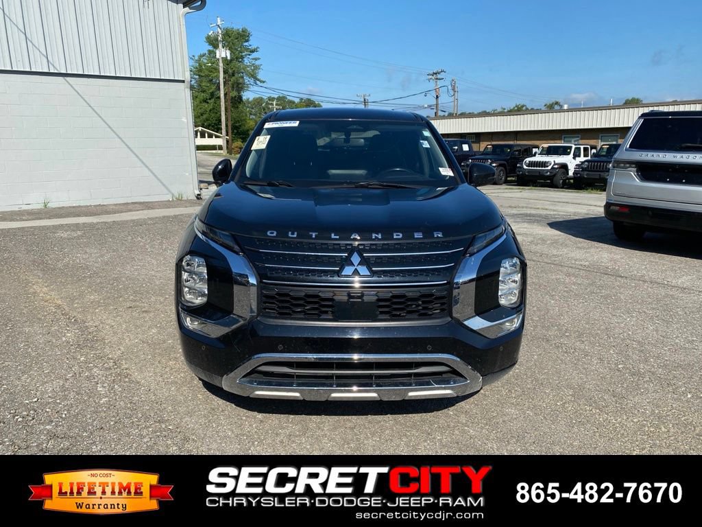 Used 2022 Mitsubishi Outlander SE AWD/4WD image 2