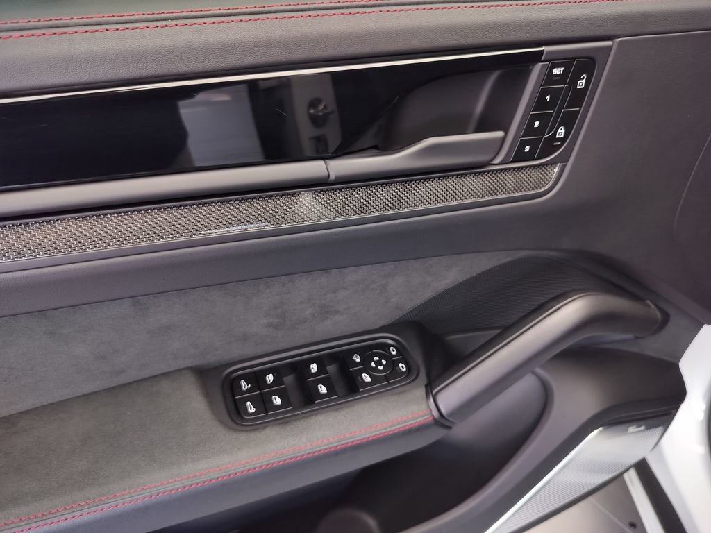 Certified 2025 Porsche Cayenne GTS AWD/4WD image 20