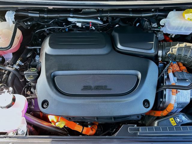 Used 2025 Chrysler Pacifica Pinnacle image 34