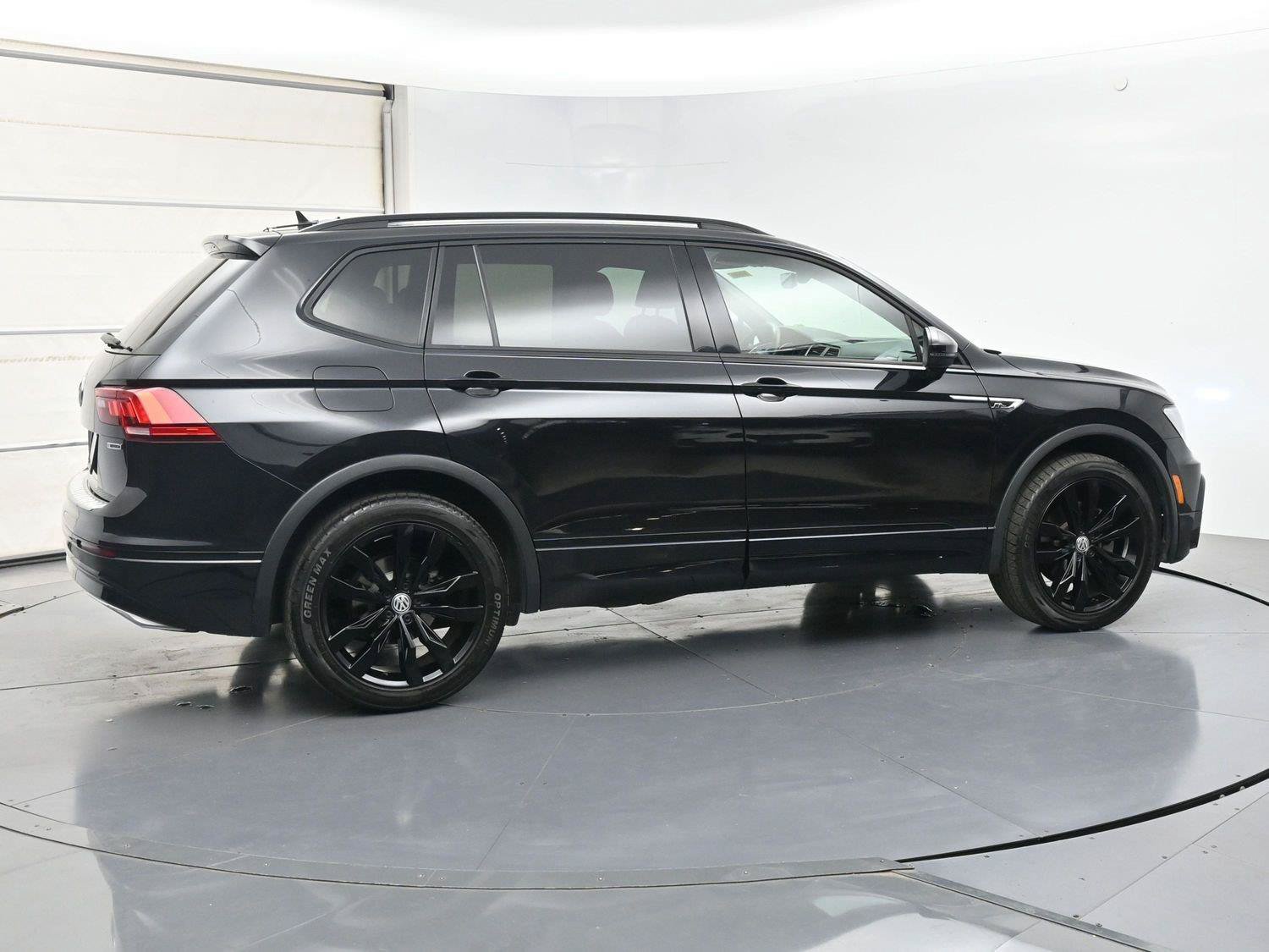 Used 2020 Volkswagen Tiguan SE R-Line AWD/4WD image 25