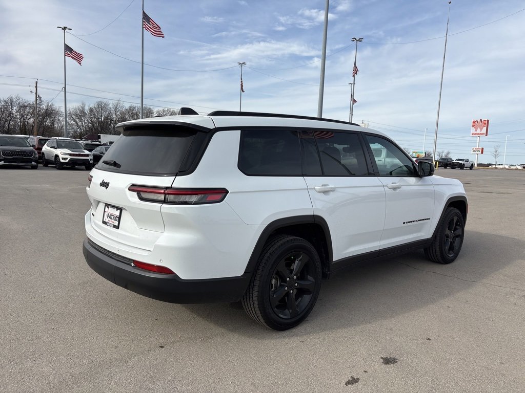 Used 2023 Jeep Grand Cherokee L Altitude image 3