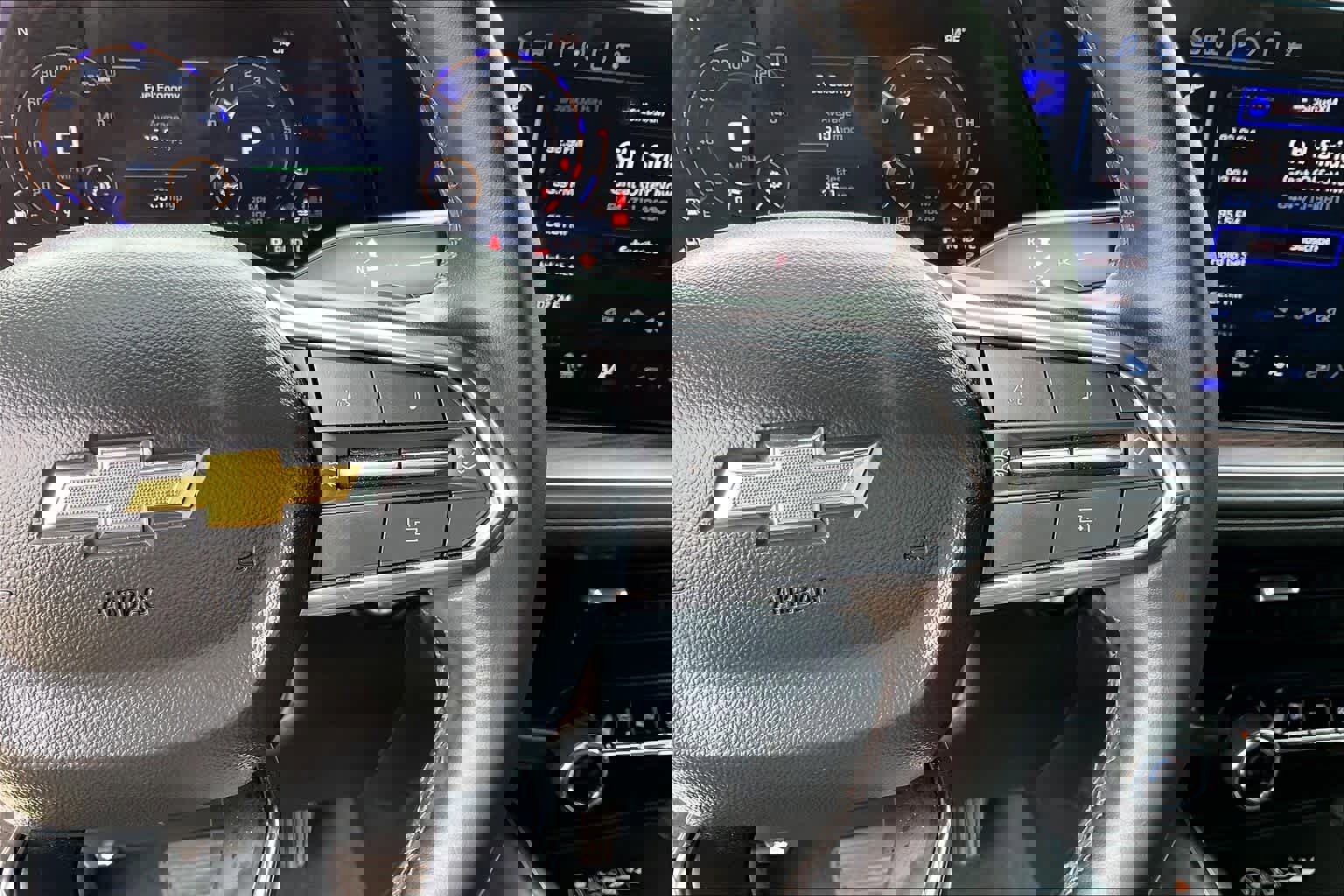 Used 2025 Chevrolet Suburban LT image 24