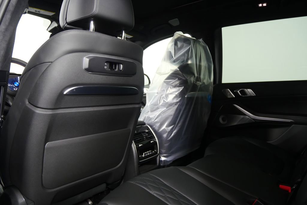 Used 2026 BMW X7 M60i image 19