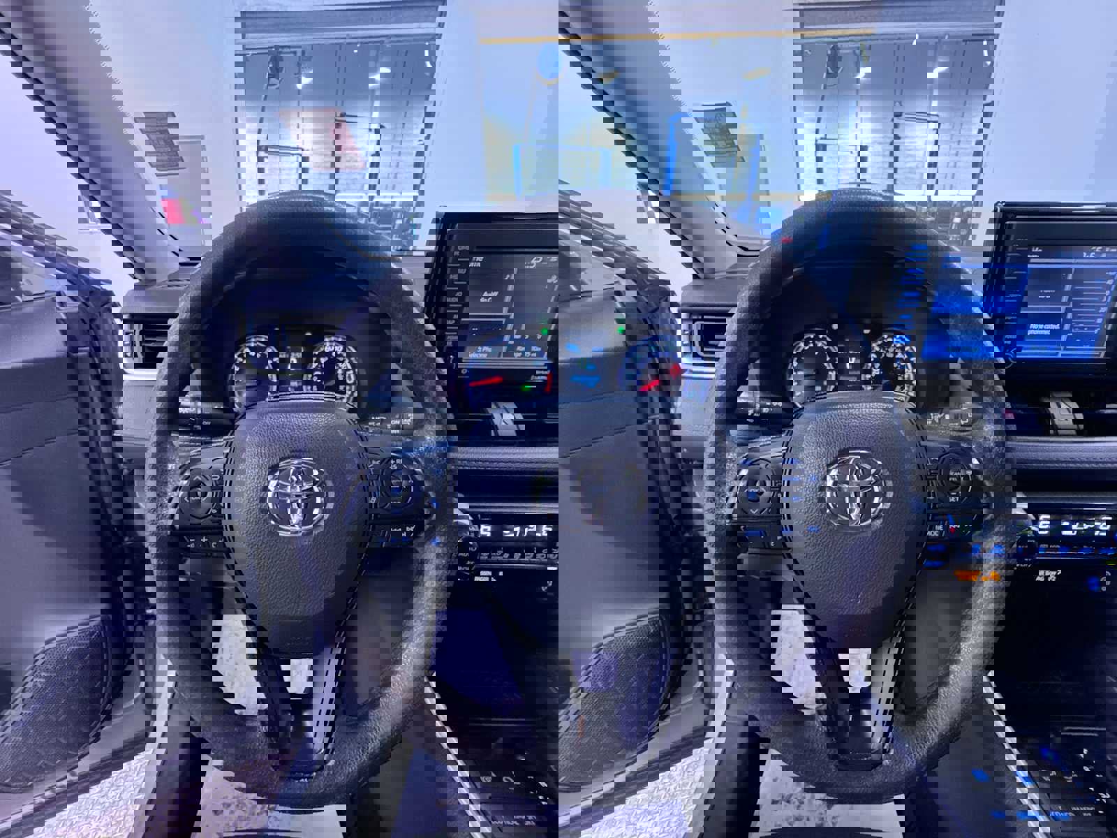 Used 2021 Toyota RAV4 XLE image 15