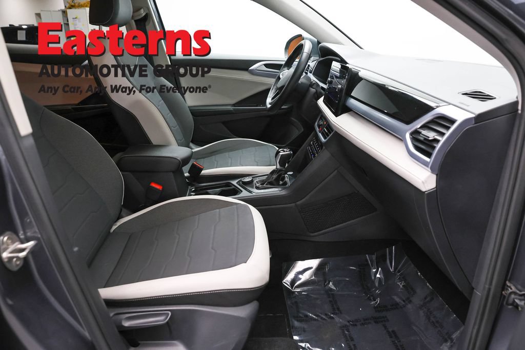 Used 2025 Volkswagen Taos SE AWD/4WD image 23