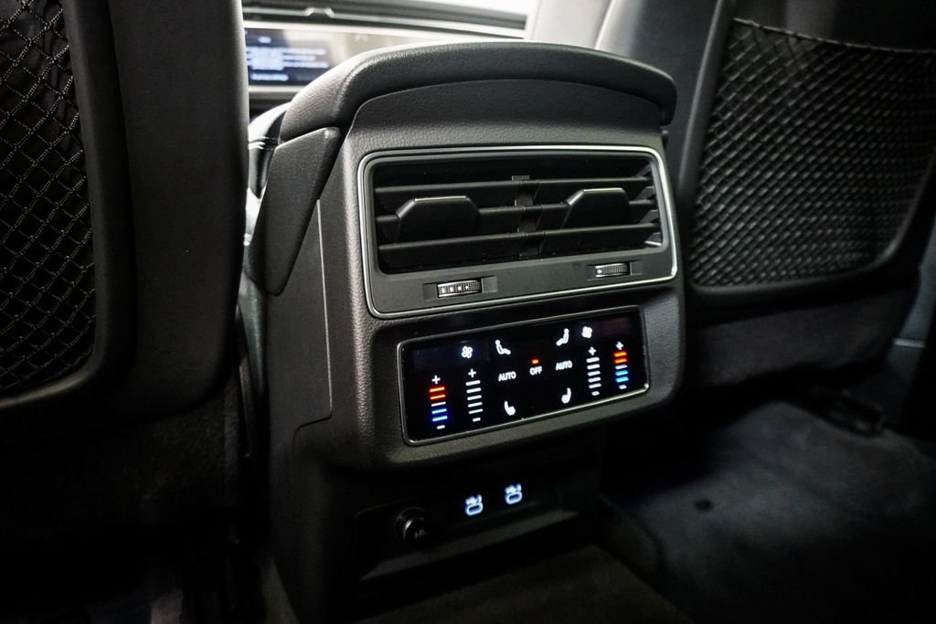 Used 2021 Audi Q8 Premium Plus w/ Premium Plus Package AWD/4WD image 11