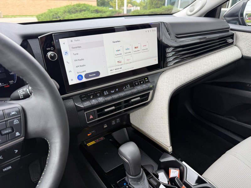 Used 2025 Toyota Camry XLE w/ Premium Plus Package AWD/4WD image 25