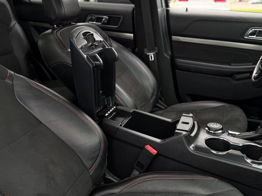 Used 2019 Ford Explorer XLT w/ Equipment Group 202A AWD/4WD image 26