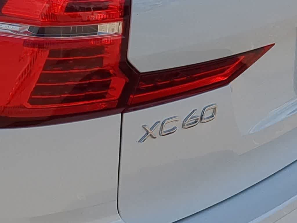 Certified 2024 Volvo XC60 B5 Plus AWD/4WD image 12