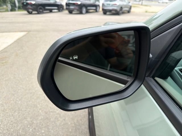 Used 2025 Chevrolet Equinox LT w/ Safety and Technology Package FWD image 12