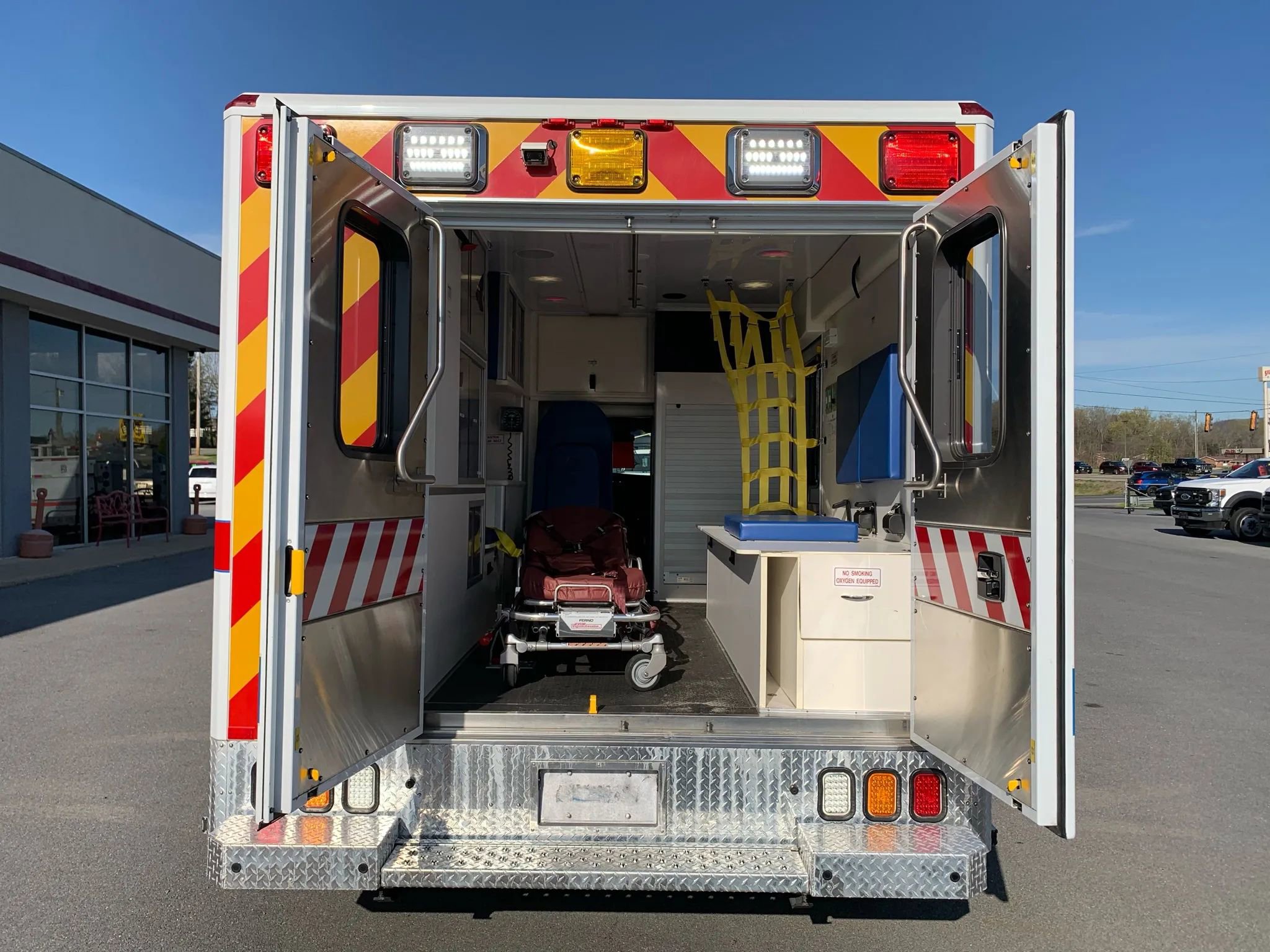 Used 2014 Chevrolet Express 4500 w/ Ambulance Package image 47