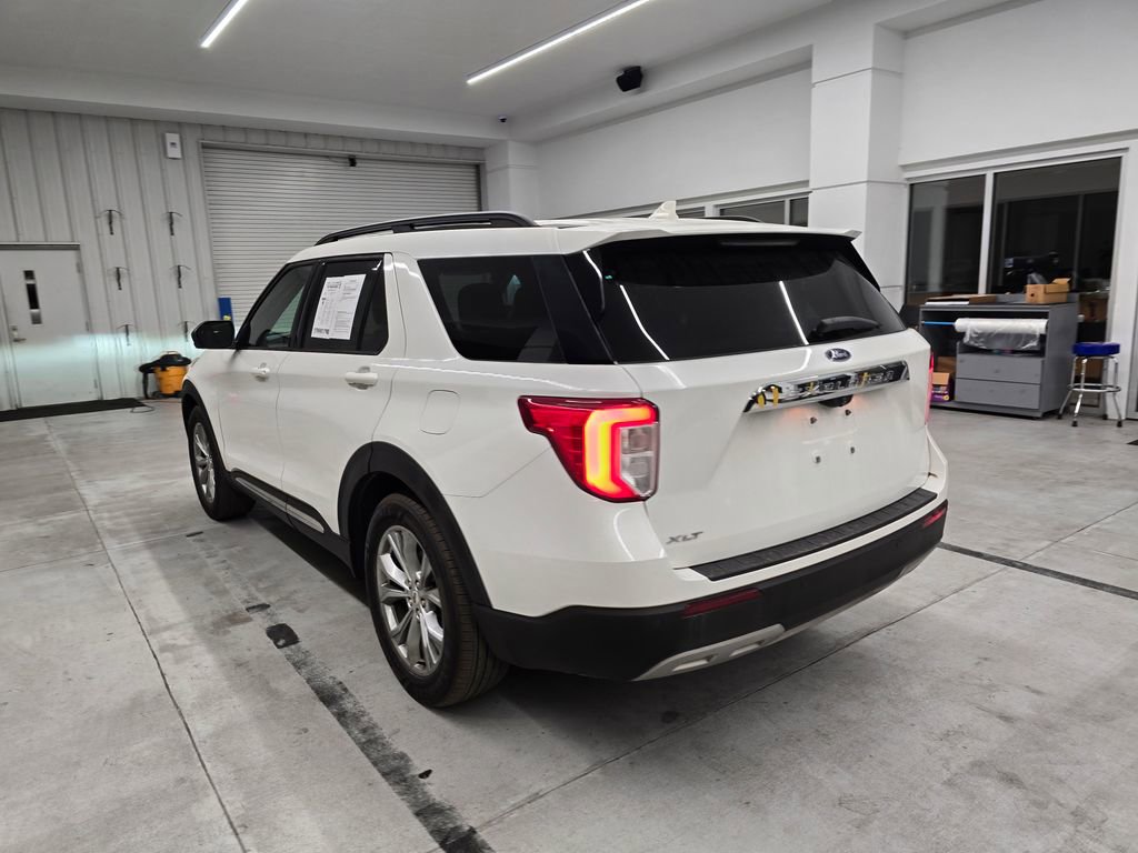 Used 2021 Ford Explorer XLT w/ Equipment Group 202A RWD image 4