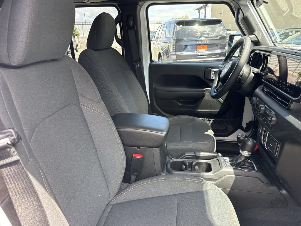 Used 2025 Jeep Wrangler Unlimited Sport AWD/4WD image 25