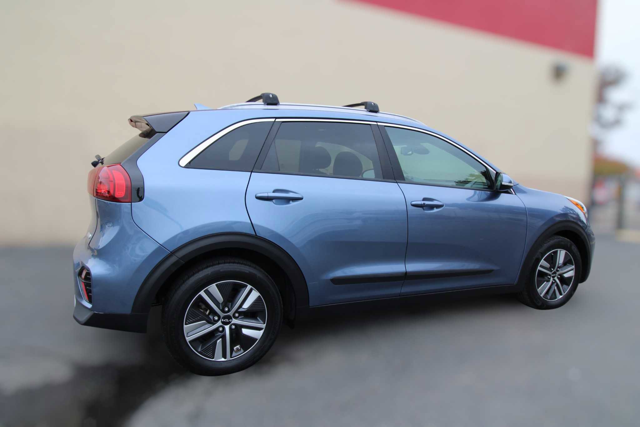 Used 2022 Kia Niro EX Premium image 3