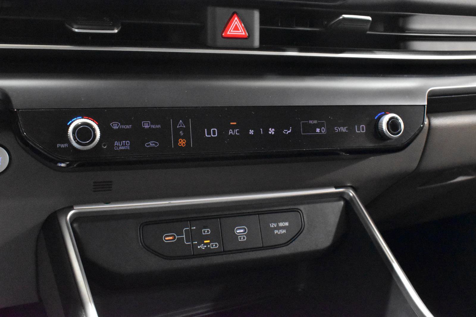 Used 2025 Kia Carnival FWD image 21