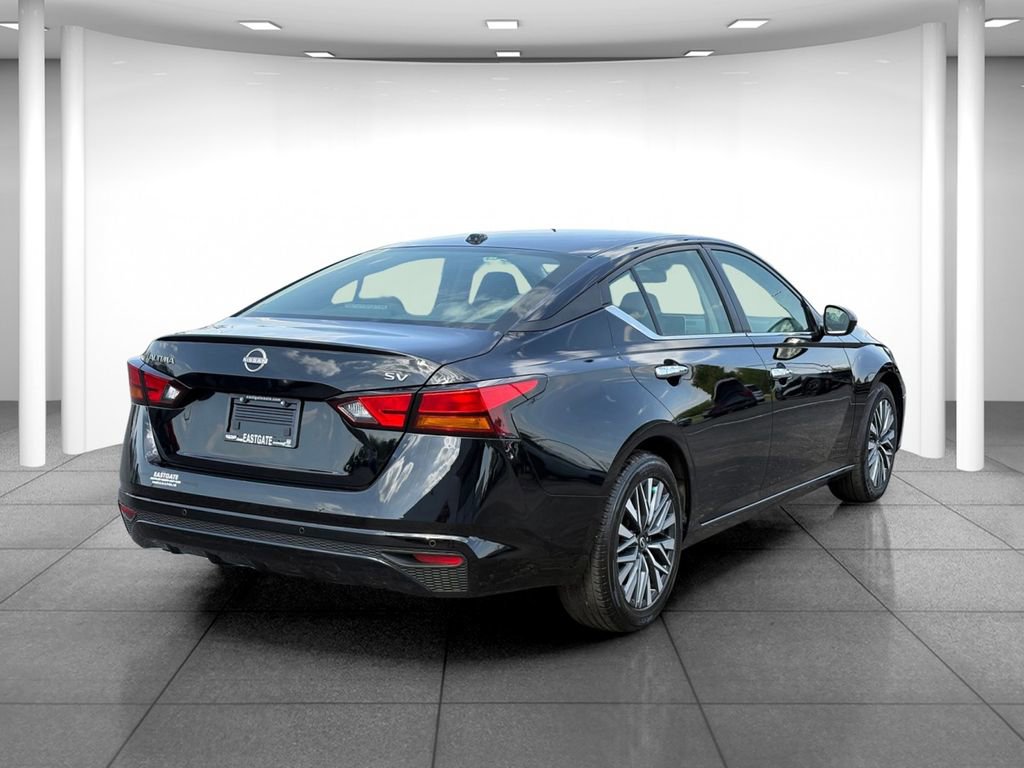 Used 2024 Nissan Altima 2.5 SV FWD image 7