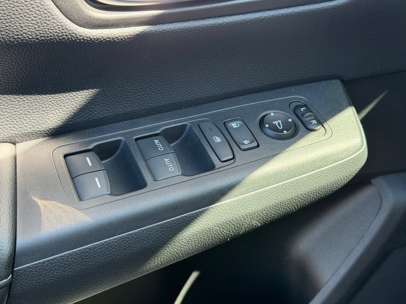 Used 2025 Honda CR-V EX image 13