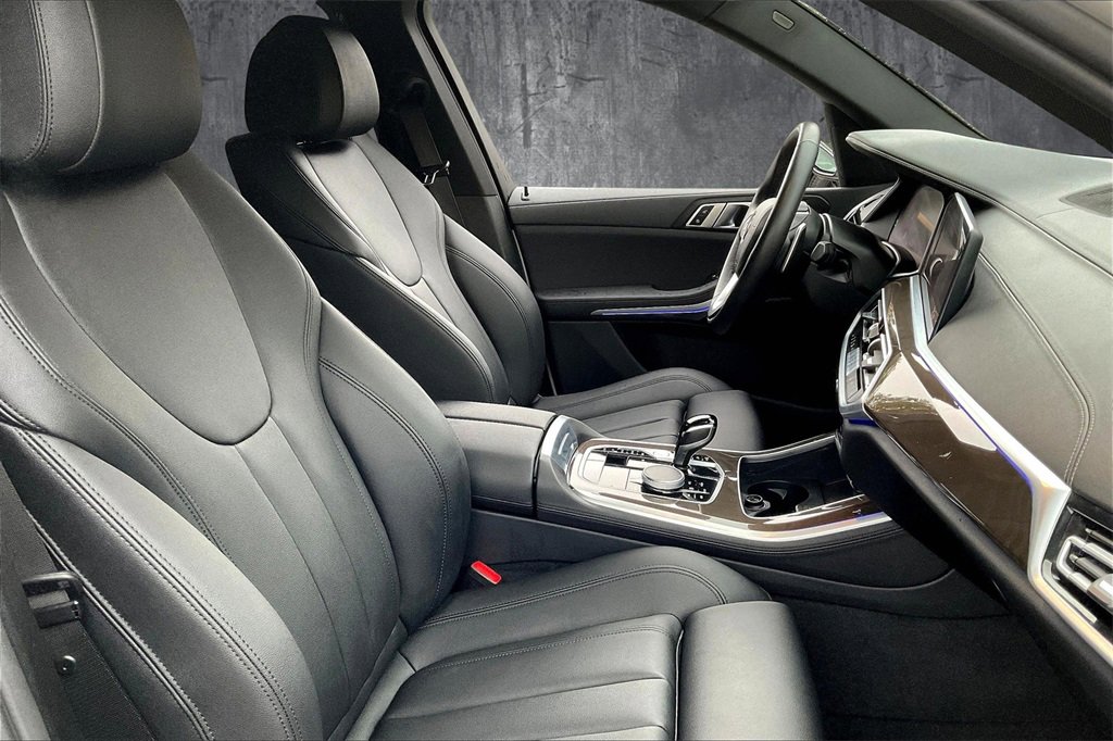 Used 2022 BMW X5 xDrive40i w/ Parking Assistance Package image 24