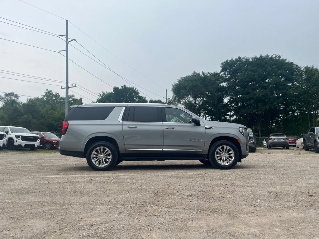 Used 2023 GMC Yukon XL SLT w/ SLT Premium Package AWD/4WD image 7