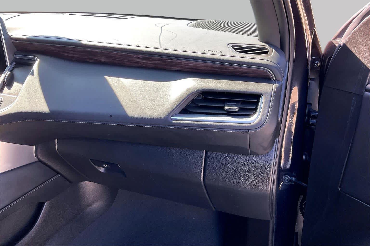 Used 2024 Chevrolet Tahoe Z71 w/ Luxury Package AWD/4WD image 19