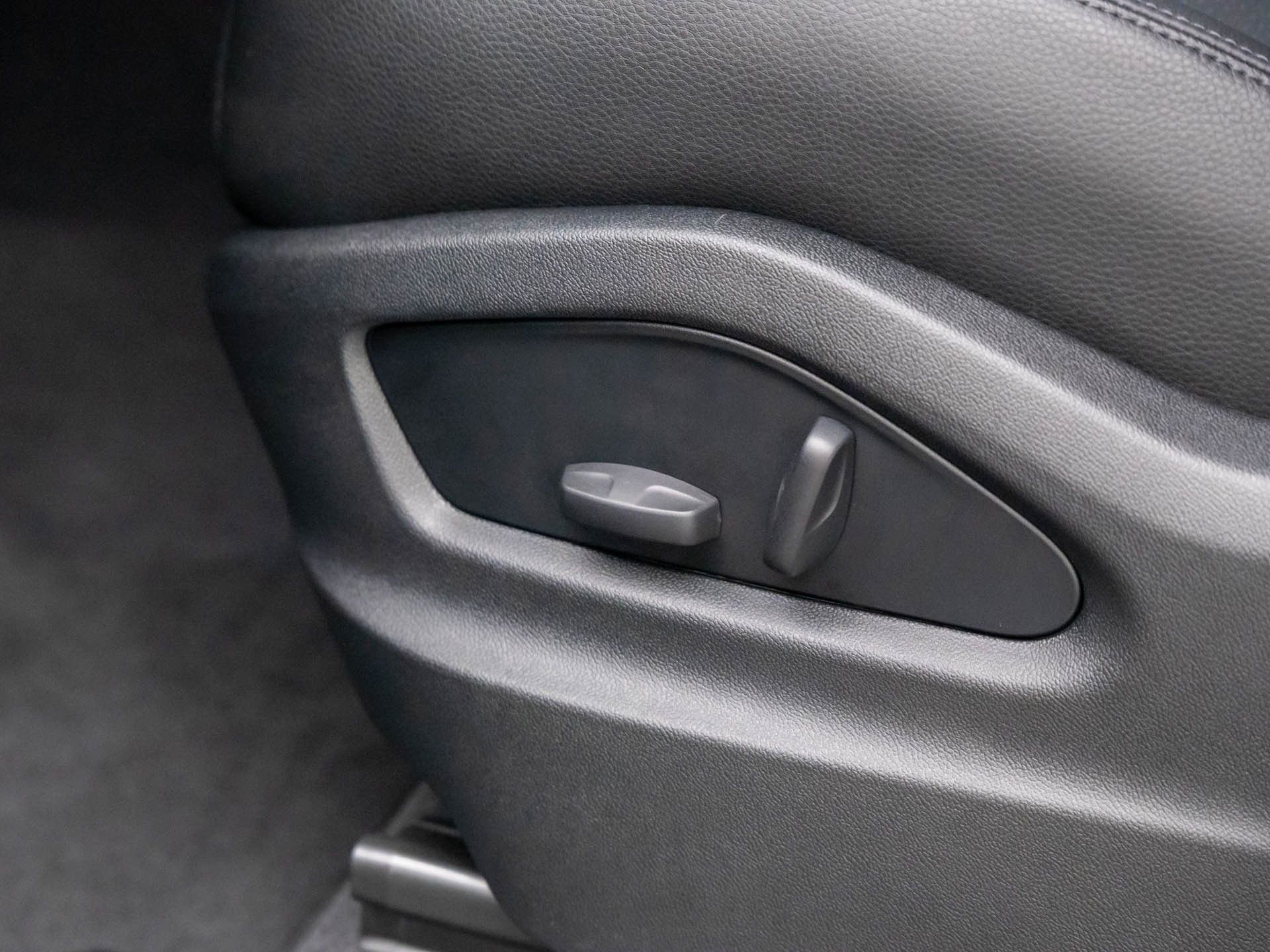 Certified 2025 Porsche Cayenne image 16