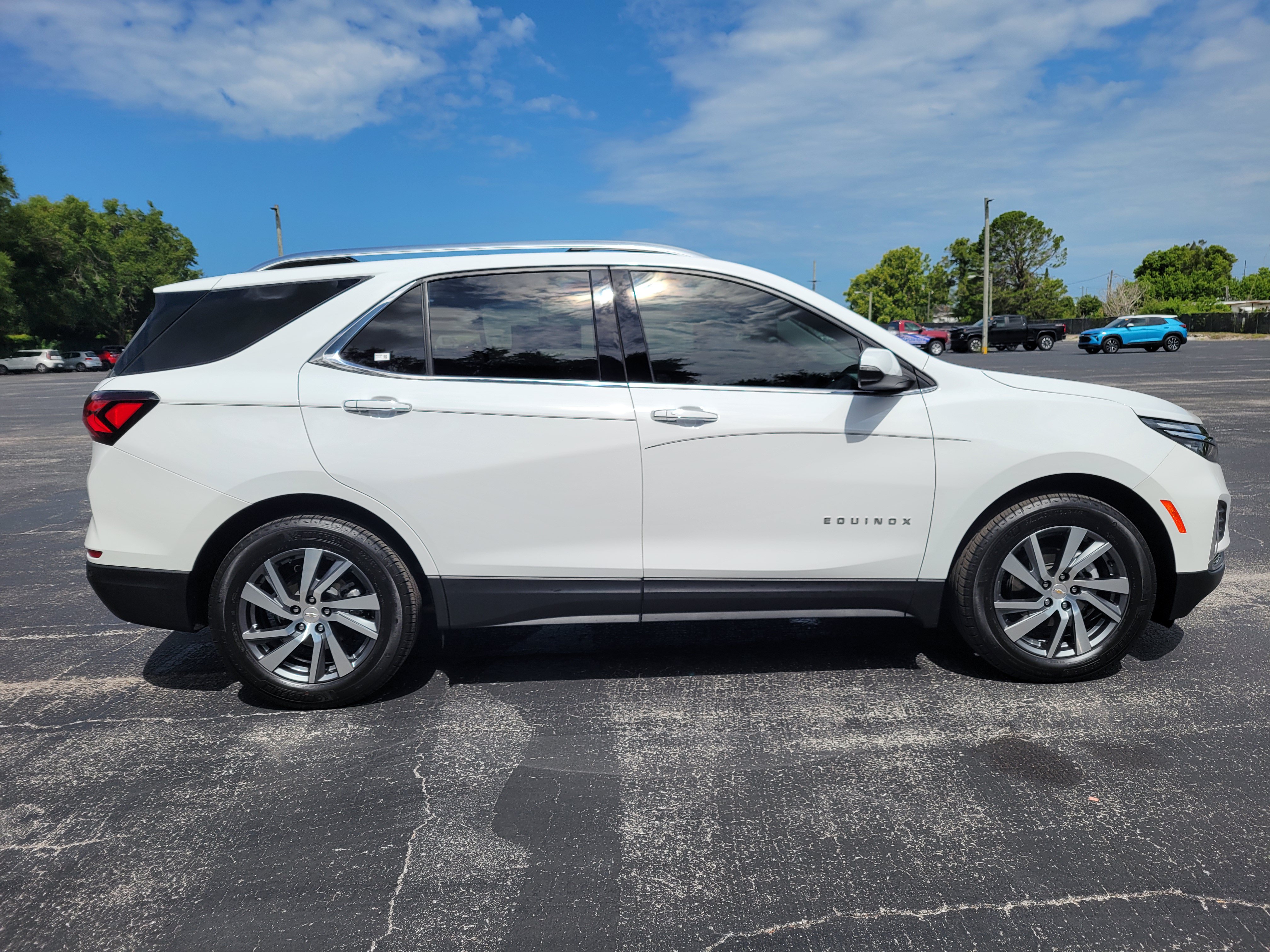 Certified 2024 Chevrolet Equinox Premier w/ LPO, Floor Liner Package FWD image 4