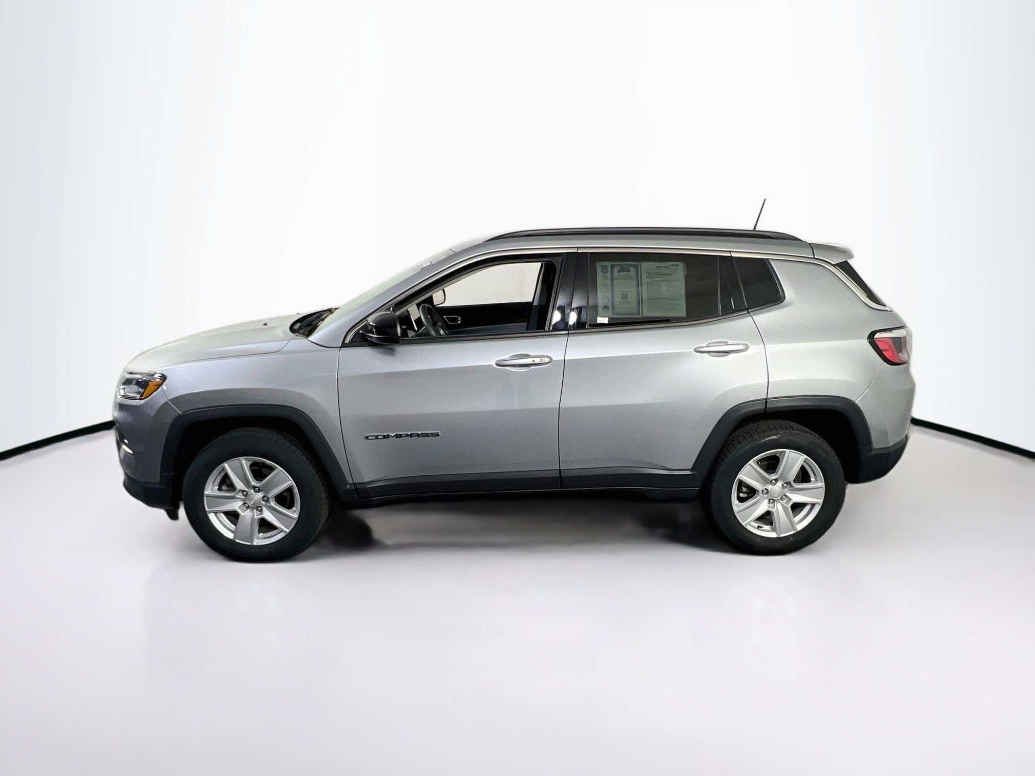 Used 2022 Jeep Compass Latitude AWD/4WD image 8