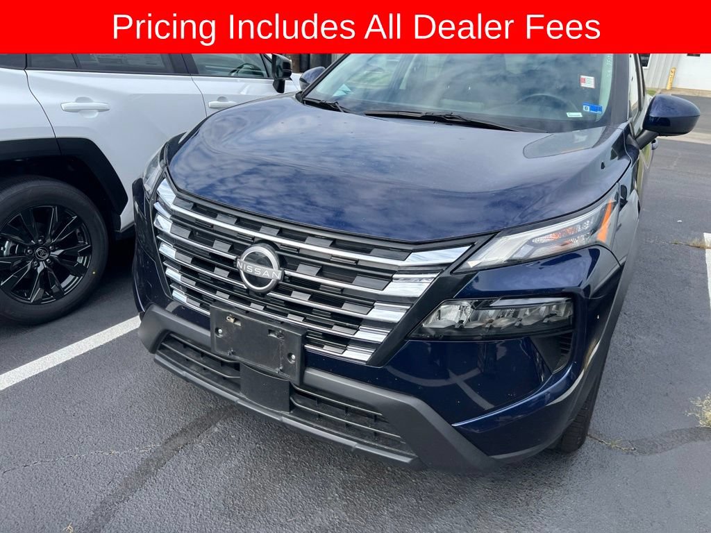 Used 2025 Nissan Rogue SV AWD/4WD image 2