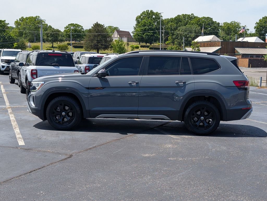 Used 2025 Volkswagen Atlas Peak Edition SE AWD/4WD image 5