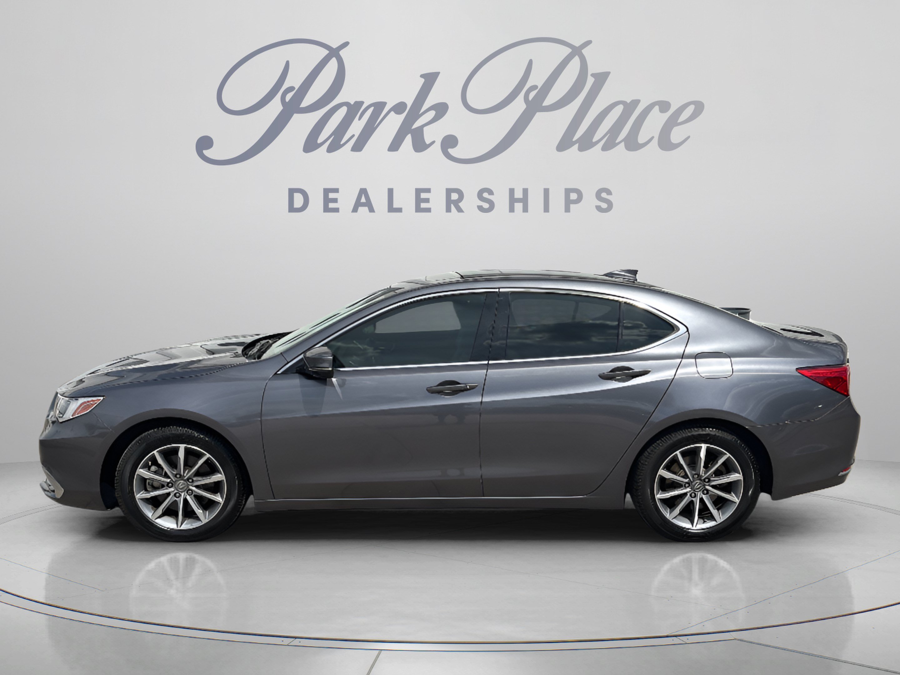 Used 2018 Acura TLX FWD image 2